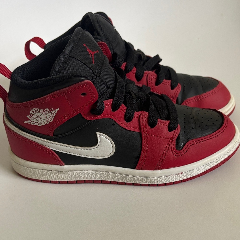 Jordan 1 Kids' Black and Red Sneakers 12C